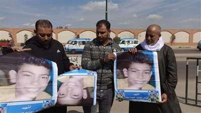 حق ابننا رجع.. أسرة صبي البحيرة بعد حكم الإعدام على المتهمين بقتله: نشكر القضاء العادل