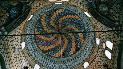 من النقوش الإسلامية إلى اللون الأبيض.. طمس زخارف قبة مسجد أبو غنام الأثري بكفر الشيخ