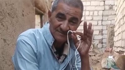 مسن بالمنيا يستغيث بعد انهيار منزله: معاشي مش مكفي.. ونفسي أعيش زي الناس | بث مباشر