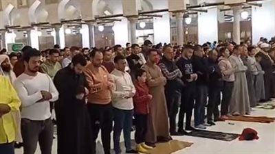 خشوع ودعاء.. الآلاف يؤدون صلاة التراويح في الجامع الأزهر ومسجد عمرو بن العاص | بث مباشر