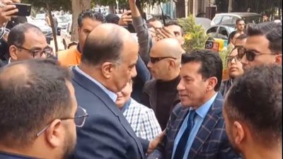 وزير الشباب والرياضة يزور أحمد رفعت بالمستشفى: موجود على أحدث أجهزة وكل حاجة لازمة اتعملتله| بث مباشر 