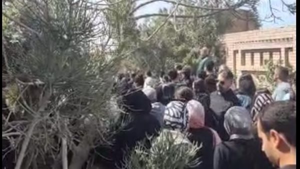 لحظة دفن حبيبه الشماع