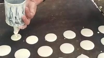 إقبال كبير على شراء الكنافة والقطايف بالمنوفية.. وصاحب أقدم محل: شغالين بقالنا 50 سنة | بث مباشر