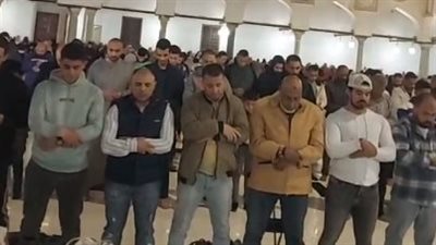 آلاف المصلين يؤدون صلاة التراويح بالمساجد في سادس أيام رمضان | بث مباشر