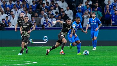 طارق حامد يشارك في هزيمة ضمك أمام الهلال.. وحمد الله يقود الاتحاد لاكتساح الفتح بالدوري السعودي