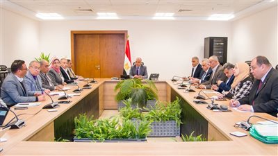 وزير الري يتابع موقف استعدادات أجهزة الوزارة لفترة أقصى الاحتياجات