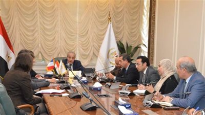 وزير التموين يناقش مع السفير الفرنسي مشروع مراكز الغذاء