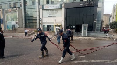 انتداب المعمل الجنائي.. 15 صورة ترصد خسائر حريق مجمع بنوك التجمع الخامس