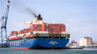 ميناء دمياط يستقبل شحنة قمح جديدة على متن سفينة قادمة من روسيا