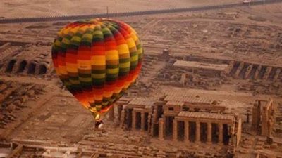 أجواء غائمة كليًا وإيقاف حركة البالون الطائر اليوم بسبب سوء الأحوال الجوية بالأقصر | بث مباشر