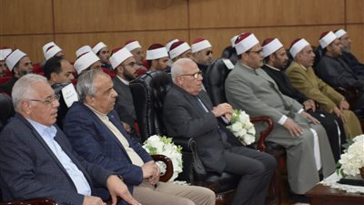 محافظ بورسعيد يلتقي أئمة المساجد.. ويكرم النماذج المتميزة |صور 