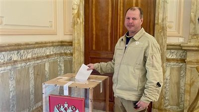 توافد الجالية الروسية على لجان الانتخابات الرئاسية بمقر القنصلية في الإسكندرية | صور