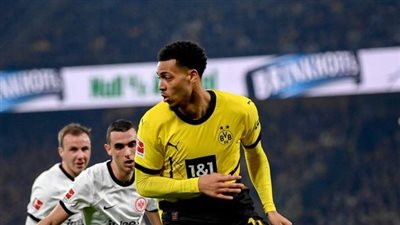 مرموش يشارك في هزيمة آينتراخت فرانكفورت على يد بوروسيا دورتموند بالدوري الألماني 