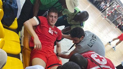 رئيس البعثة الطبية يكشف تفاصيل إصابة لاعب اليد خلال مواجهة نيجيريا
