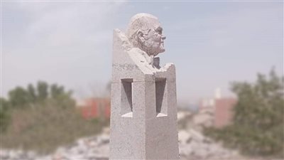 هل تعرض للكسر؟.. حقيقة الصورة المتداولة لتمثال مجدي يعقوب بأسوان