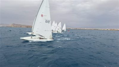 من أجل أولمبياد باريس.. معسكر للمنتخب الوطني للشراع على شواطئ مدينة طور سيناء