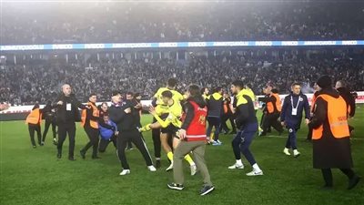 اعتقال 12 مشجعًا بسبب أحداث مباراة فنربخشة وطرابزون سبور بتركيا
