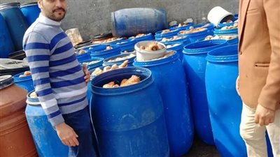 ضبط 2.5 طن مخلل وملح داخل مصنعين دون ترخيص بالبحيرة