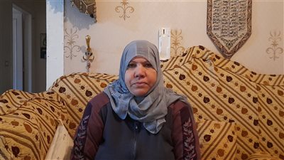 الأم المثالية في الإسكندرية: التحقت بمحو الأمية واشتغلت كل حاجة لإسعاد أولادي.. ونفسي أزور الكعبة 