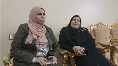 محافظ بني سويف يُهنئ الحاجة فاطمة الفائزة بلقب الأم المثالية على مستوى المحافظة 