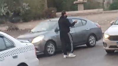 مائدة إفطار بالسيدة زينب تجذب مئات الصائمين.. وشباب المعادي يوزعون وجبات لقائدي السيارات | بث مباشر 