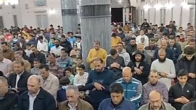 إقبال كبير من المصلين على المساجد بالمحافظات لأداء صلاتي العشاء والتراويح| بث مباشر