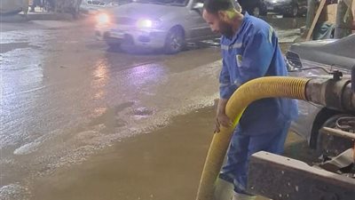 محافظ الفيوم يتابع رفع تراكمات مياه الأمطار من الشوارع وتداعيات الطقس السيئ