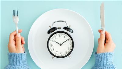 دراسة: الصيام المتقطع لمدة تقل عن 8 ساعات يزيد من خطر الوفاة بأمراض القلب والأوعية الدموية