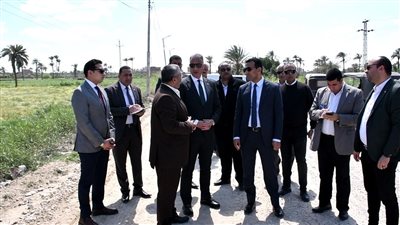 محافظ الفيوم يتفقد أعمال رصف طريق أبشواي أبو كساه السياحي