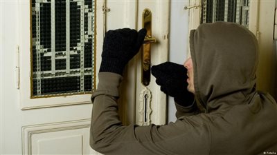 في نهار رمضان.. سرقة مبلغ مالي كبير ومصوغات ذهبية من داخل شقة بأكتوبر