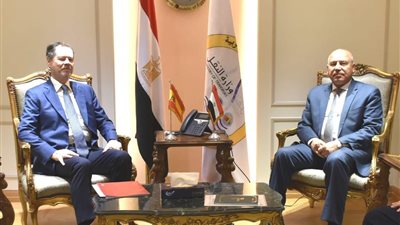 وزير النقل يلتقي سفير إسبانيا لبحث إقامة مصنع مخصص للأتوبيسات الكهربائية بمصر