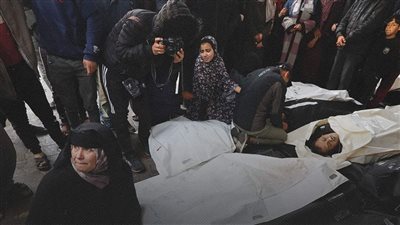 الجيش الإسرائيلي يرتكب 10 مجازر في غزة خلال 24 ساعة.. والأونروا تحذر من تفاقم المجاعة 