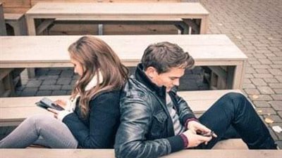 أزمة منتصف العمر.. دراسة حديثة تؤكد: الشباب أقل شعورا بالسعادة من كبار السن 