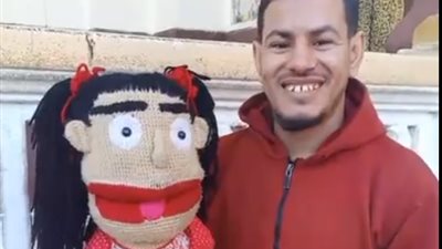 بيتكلم من بطنه.. شاب بقنا يبدع في تحريك العرائس: موهبة واكتشفتها بالصدفة وبحاول أسعد الأطفال | بث مباشر 