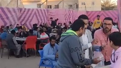مائدة الدراسة تقدم الأرز والدواجن.. وشباب جنوب سيناء يعدون 1000 وجبة للصائمين | بث مباشر 