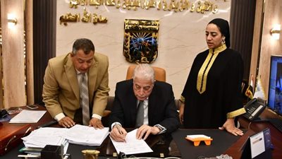 محافظ جنوب سيناء يصدق على محضر إجراء القرعة العلنية لـ327 وحدة بطور سيناء