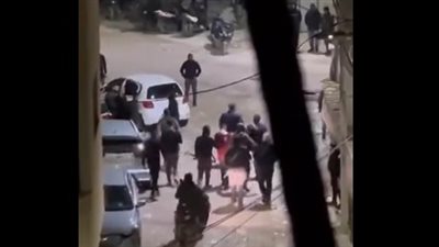 والدته سلمته.. فلسطيني يطلق النار على شقيقه بسبب تعاونه مع الاحتلال