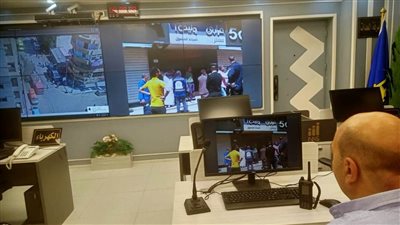 محافظ أسوان يتابع جهود احتواء حريق نشب في أحد المحلات 