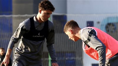 منتخب نيوزيلندا يخوض مرانا خفيفا قبل مباراة مصر مساء اليوم