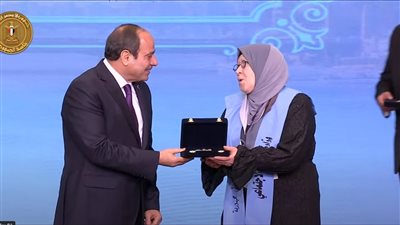 الرئيس السيسي يكرم الأمهات المثاليات لعام 2024 | صور