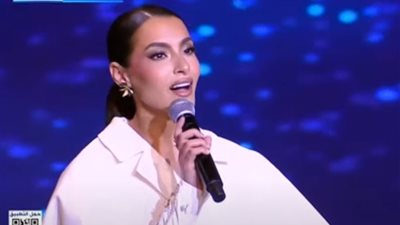 كارمن سليمان تشدو بأغنية أمي لشادية في احتفالية تكريم المرأة المصرية