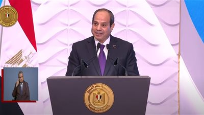 السيسي: في سيدة قابلتني وقالت لي أنت ليه كده مع الستات.. قولت لها قعدت 9 شهور تحملت عشانا وربنا وصانا