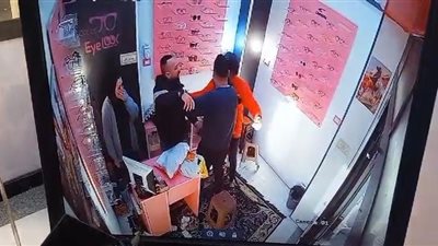 كسّر عليها الكراسي في نهار رمضان.. محاسب يعتدي على زوجته بالضرب في المحلة