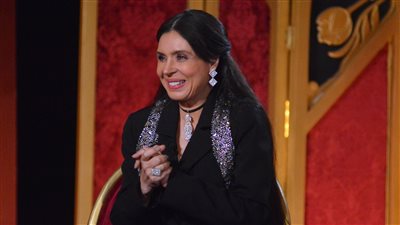 الراقصة دينا: قالولي أمي ماتت في طفولتي واكتشفت إنها عايشة