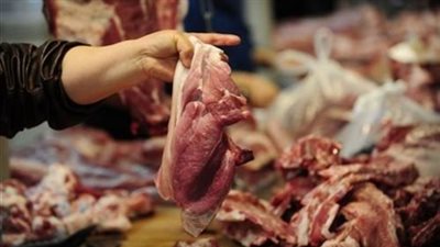 يبيع لحم خنازير فاسد.. حبس صاحب ثلاجة سنة وغرامة 10 آلاف جنيه في قنا 