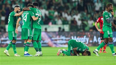 أهلي جدة بالقوة الضاربة أمام الوحدة في الدوري السعودي 