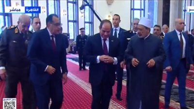 بعد أداء صلاة الجمعة.. السيسي يغادر مسجد المشير طنطاوي