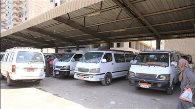 بعد إقرار التعريفة الجديدة.. محافظ سوهاج يوجه بمتابعة مواقف سيارات والنقل الجماعي 