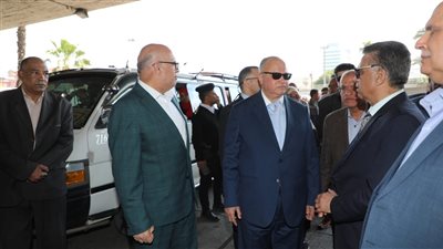 بعد زيادة تعريفة المواصلات.. محافظ القاهرة يتفقد عددًا من المواقف للاطمئنان على حركة نقل الركاب
