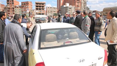 محافظ كفر الشيخ يفاجئ سائقي التاكسي بسؤال الركاب لضمان الالتزام بتطبيق التعريفة المقررة